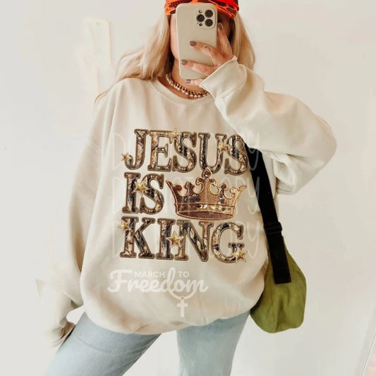 MTF316 - Jesus is King Camo